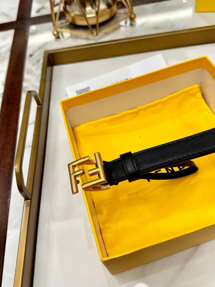 Fendi Classic Leather Belt – 2.5cm in Black Leather With Antique Gold Buckle