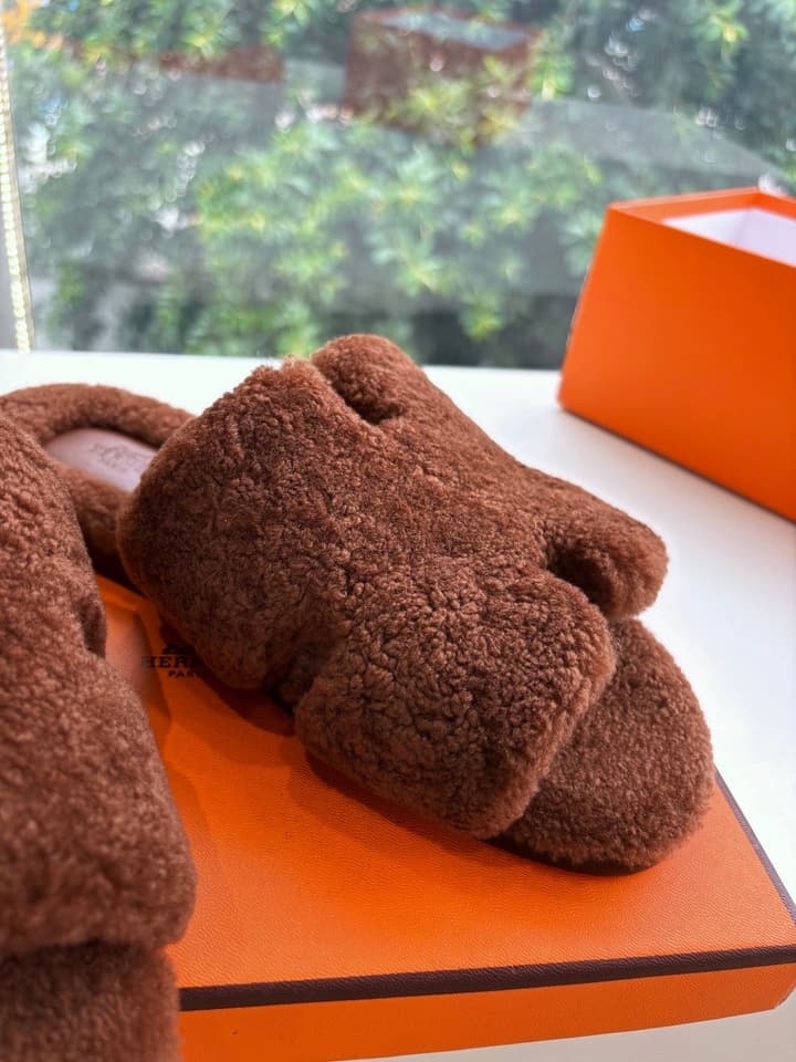Hermès H-Shaped Fur Slippers – 2025 Collection in Assorted Fur Slippers Group