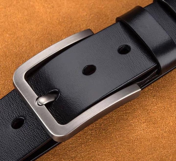 Gucci European Exclusive Calfskin Belt in Black