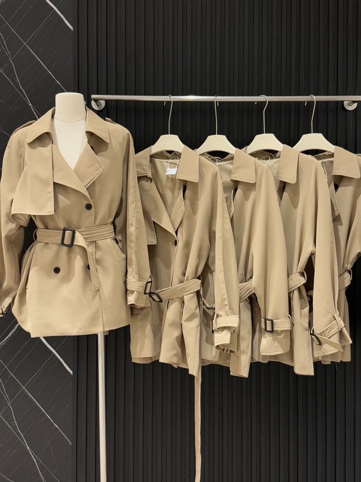 Burberry Short Trench Coat in Short Khaki Trench Coat