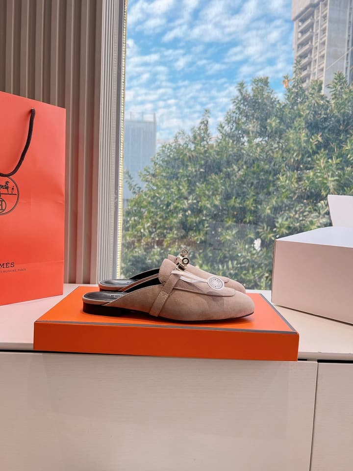 Hermès Mules Loafers – 2025 Spring/Autumn Collection in Dark Green Suede
