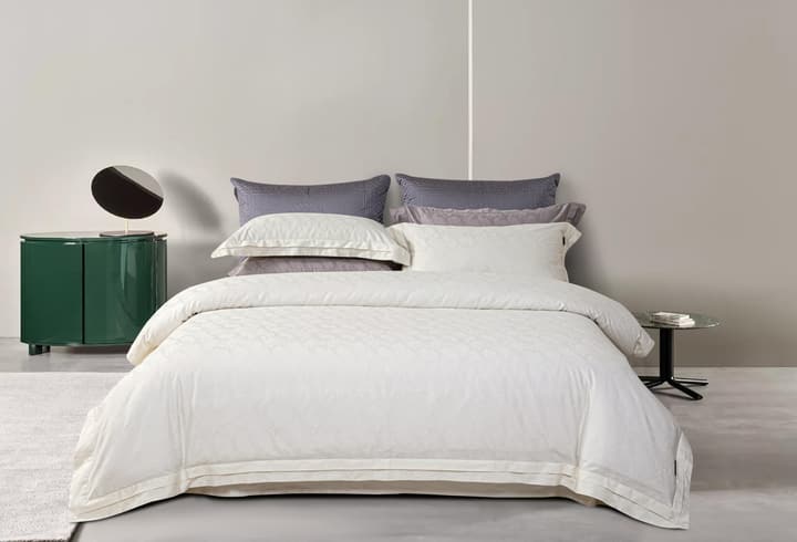 Armani Casa 3D Python Jacquard Four-Piece Bedding Set – SS25 in Python Pattern Off-white Bedding Set