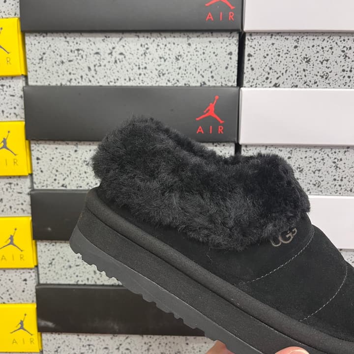 UGG Thick-Soled Low-Cut Fur Snow Boots in Olive Suede Patterned Trim