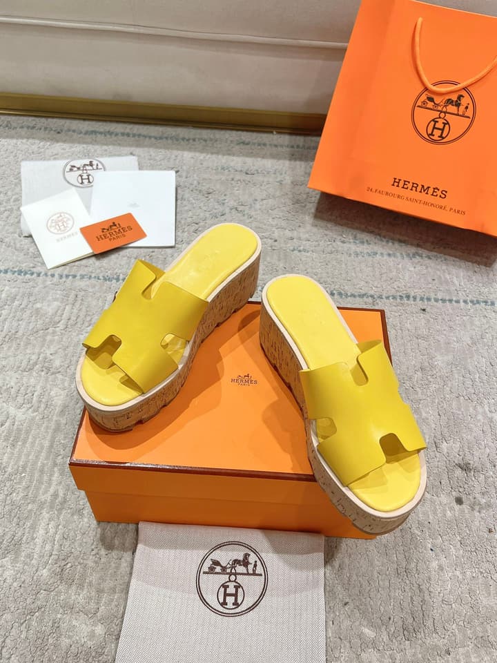Hermès 2024 Spring/Summer Wedge Sandals – 2024 Spring/Summer Collection in White Leather