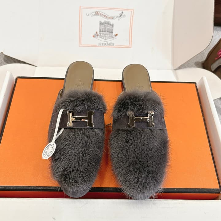Hermès Mink Suede Loafers & Mules – Autumn/Winter Collection in Black Fur With Gold H