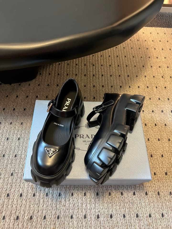 Prada Thick-Soled Mary Jane Shoes – 25SS in Glossy Black