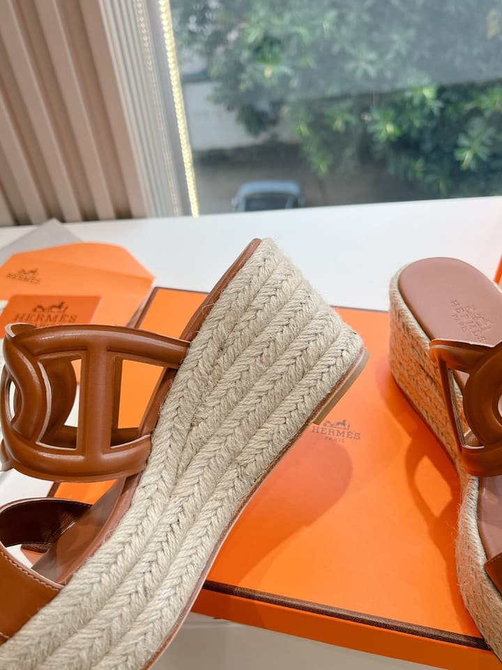Hermès Wedge Sandals – Spring/Summer 2024 Collection in Black