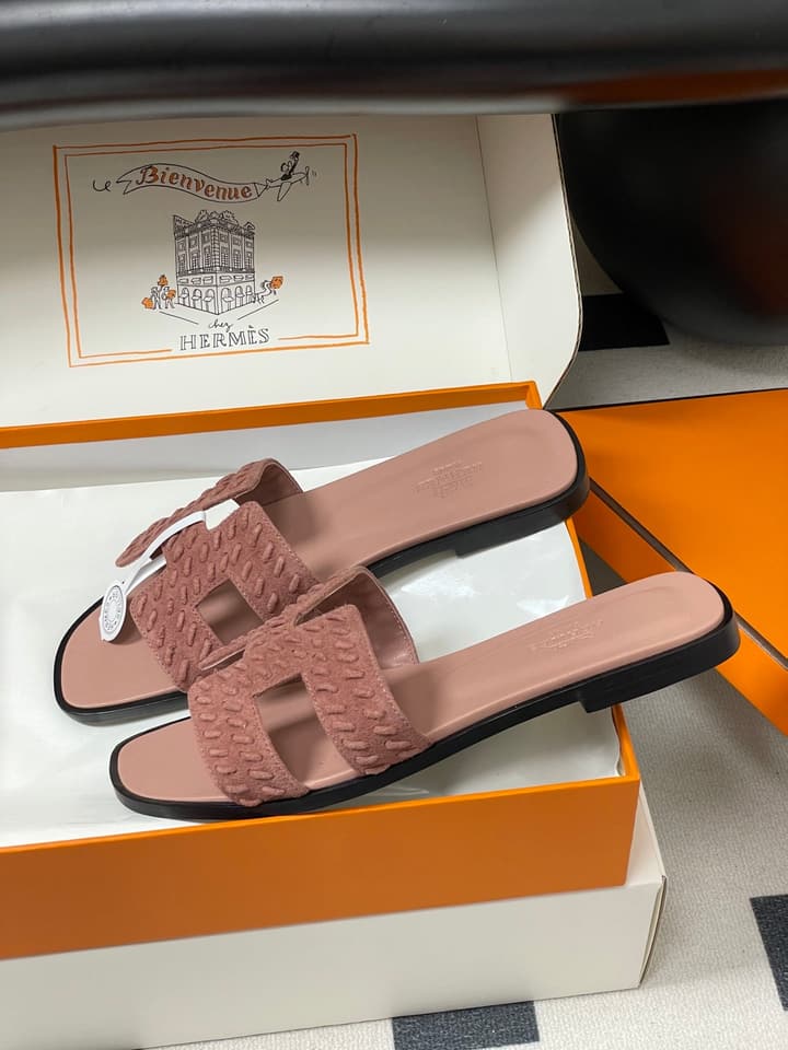 Hermès Oran Woven Suede Sandals – 2025 Collection in Black Leather