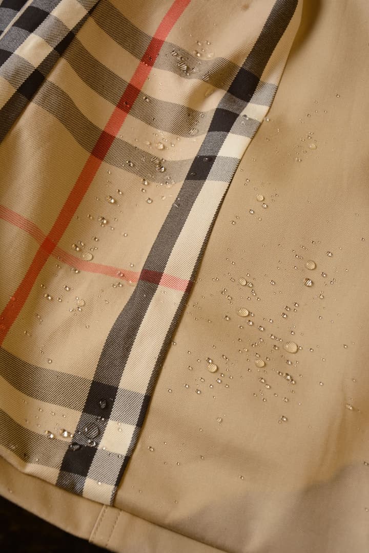 Burberry Sandringham Mid-Length Trench Coat
