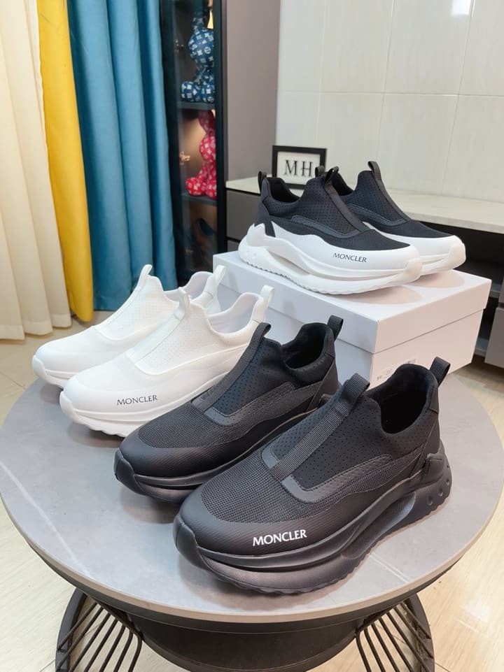 Moncler Calfskin Lace-Up Casual Sneakers in Black & White