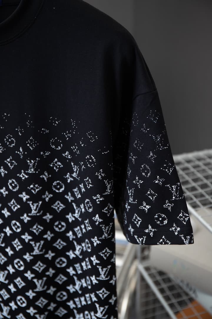 Louis Vuitton Monogram Gradient T-Shirt – Early Spring Collection – 26SS in Black Monogram Gradient