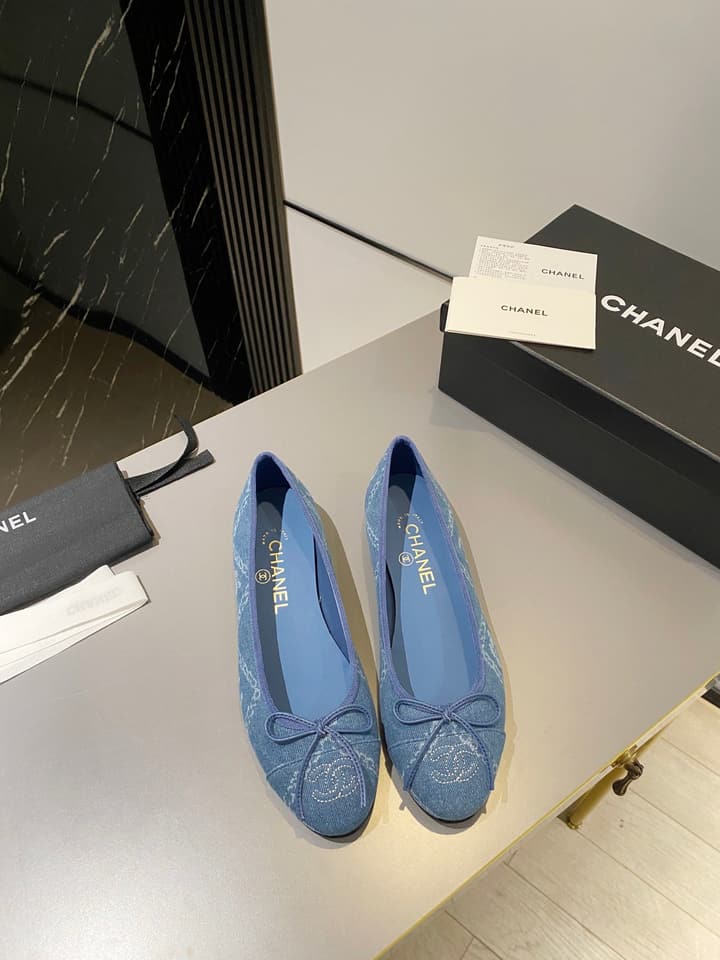 Chanel Classic Ballet Flats in Fuchsia Embossed