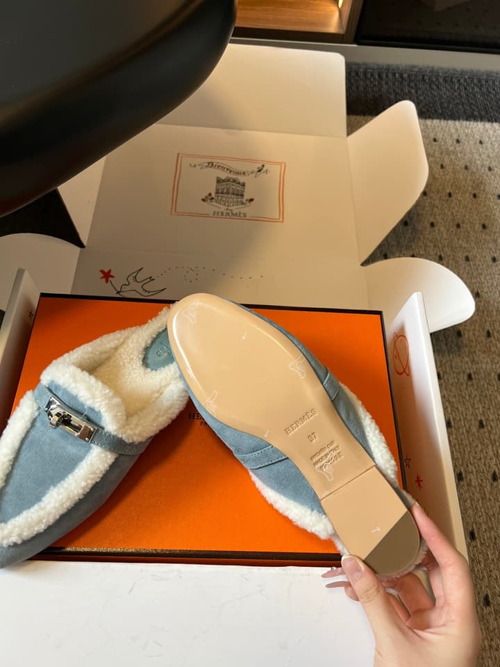 Hermès Leather Mules – 25FW in Black With White Fur