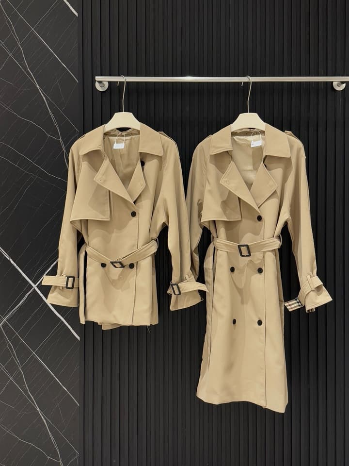 Burberry Short Trench Coat in Short Khaki Trench Coat