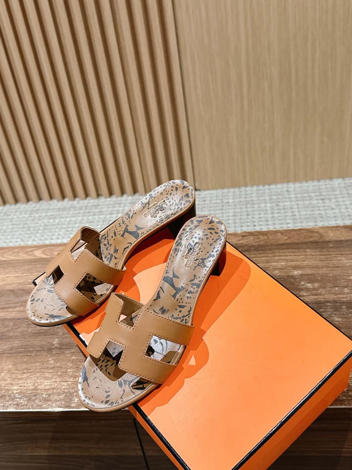 Hermès Classic H-Logo Chunky Heel Sandals in Black Leather