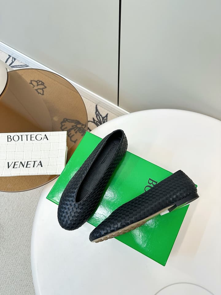 Bottega Veneta 2025 Woven Flat Shoes in Dark Brown