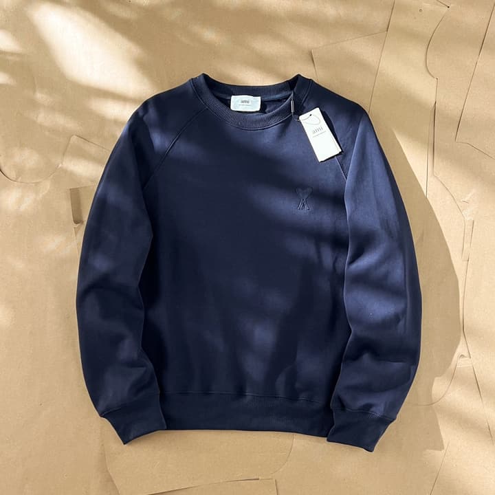 Ami Paris Ami de Coeur Raglan Crewneck Sweatshirt – Autumn/Winter in Classic Black