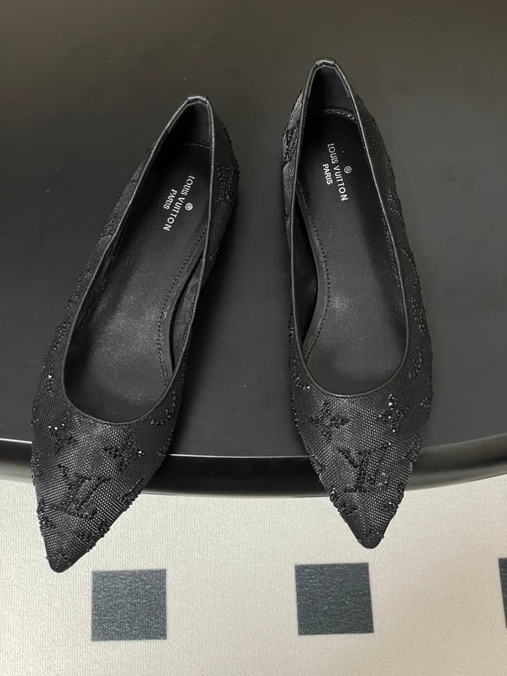Louis Vuitton Mesh Crystal Pointed-Toe Flats – 25SS Summer Collection in Black Patterned