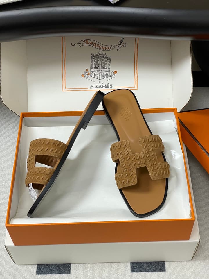 Hermès Oran Woven Suede Sandals – 2025 Collection in Black Leather