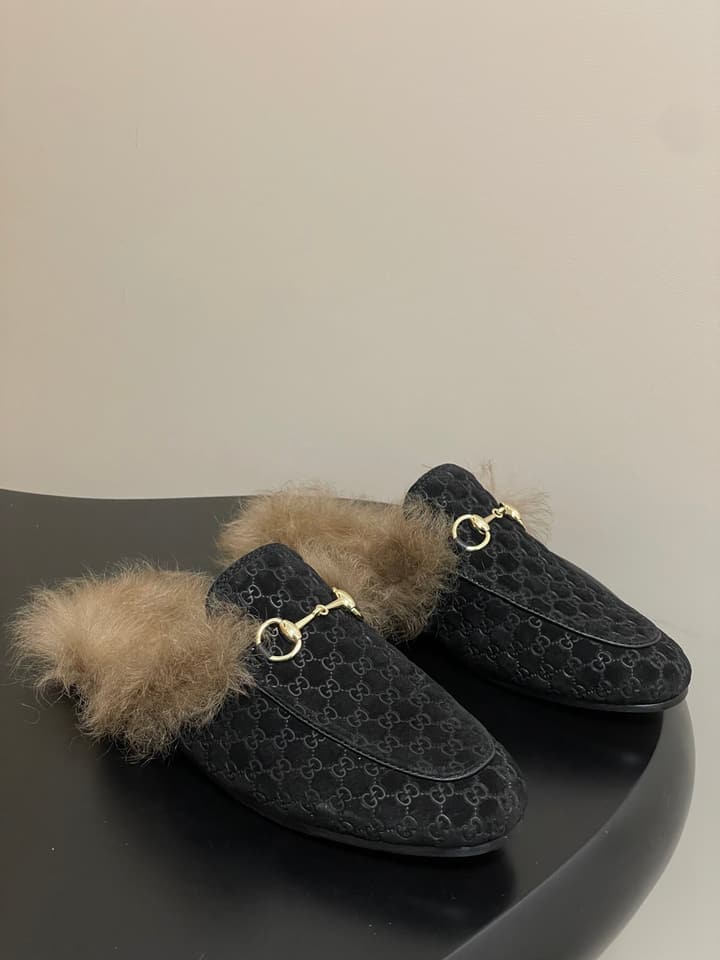 Gucci Princetown Classic Wool Mules – 2025 Fall Latest Edition in Black Croc Embossed Leather