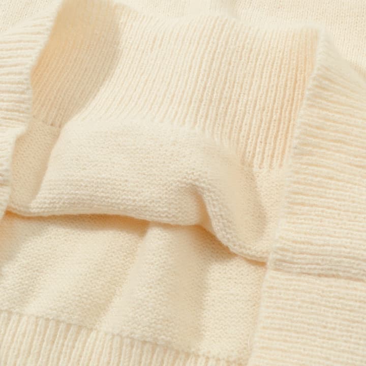 AMI Paris Gold Thread Heart Jacquard Sweater – 24FW Limited Edition in Off-white Gold Heart Knit