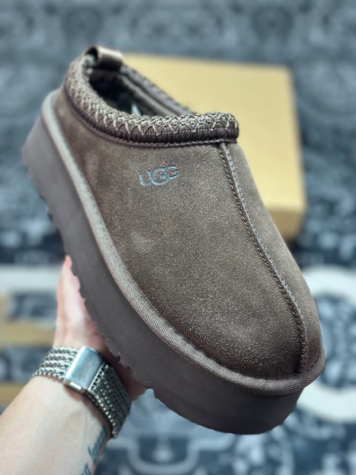 UGG Tazz Winter Platform Snow Boots in Taupe Suede Platform Slipper