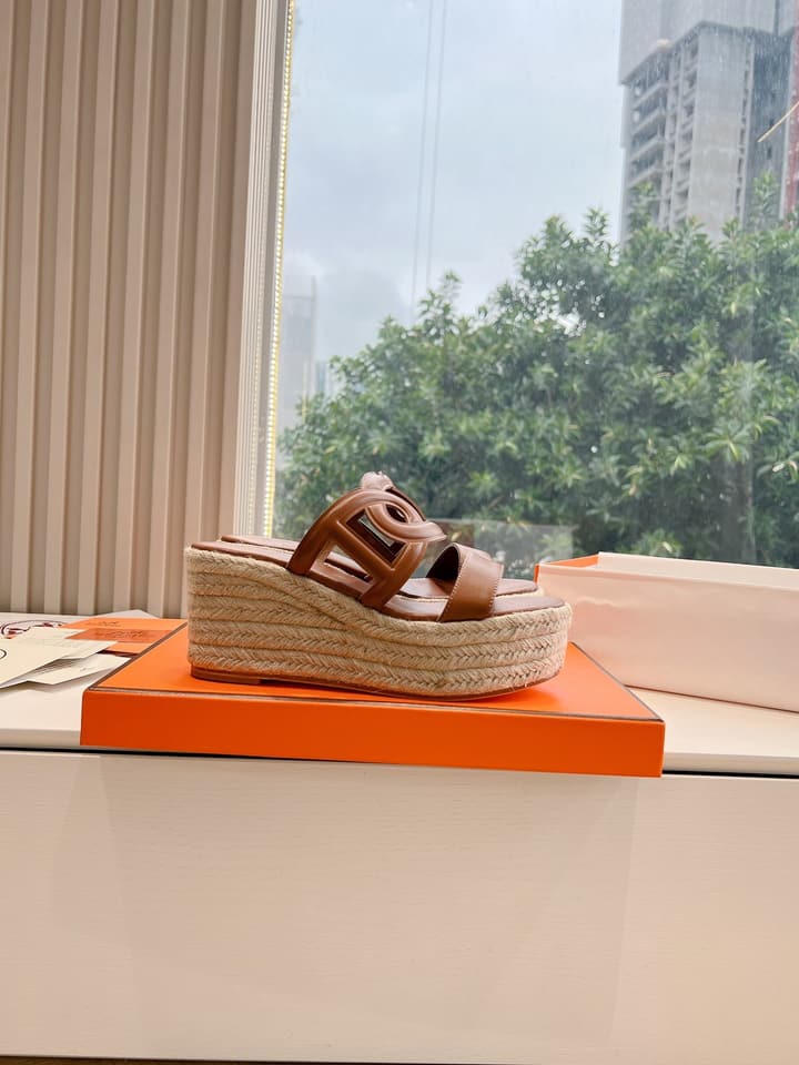 Hermès Wedge Sandals – Spring/Summer 2024 Collection in Black