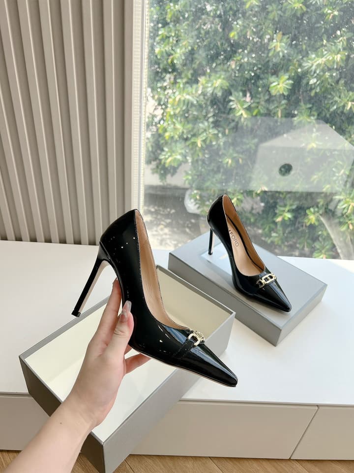 Tom Ford Sparkle Patent Leather Pumps – FW24 Collection in Black