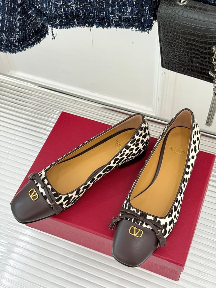 Valentino VLogo Metal Buckle Ballet Flats – 25FW in Charcoal