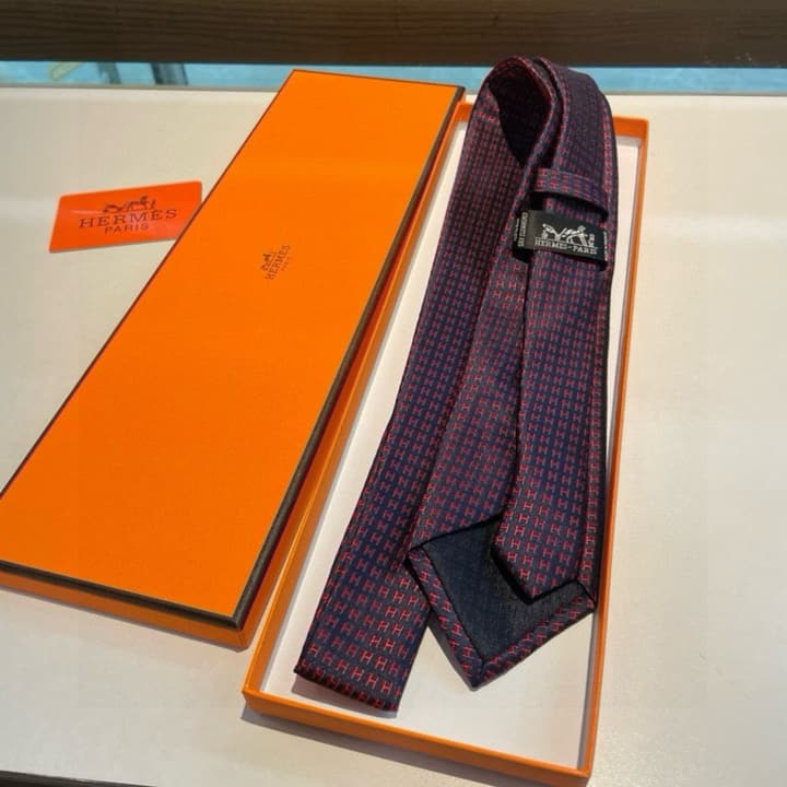 Hermès H-Letter Men's Silk Tie Series in Burgundy Microdot