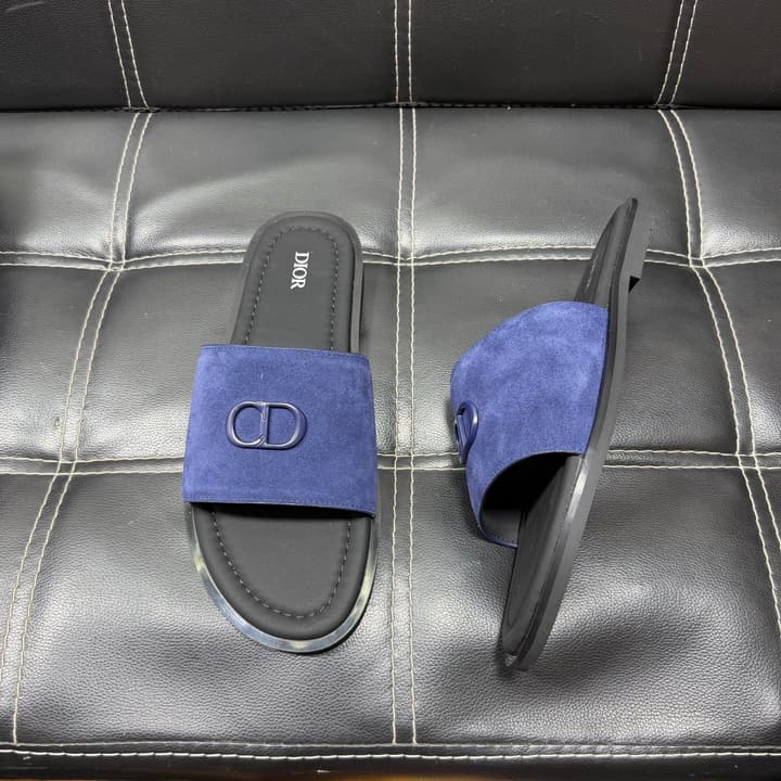 Dior Men's Pebbled Leather and Suede Slides – Spring/Summer Collection 2025 in Black Pebbled Leather Cross Strap
