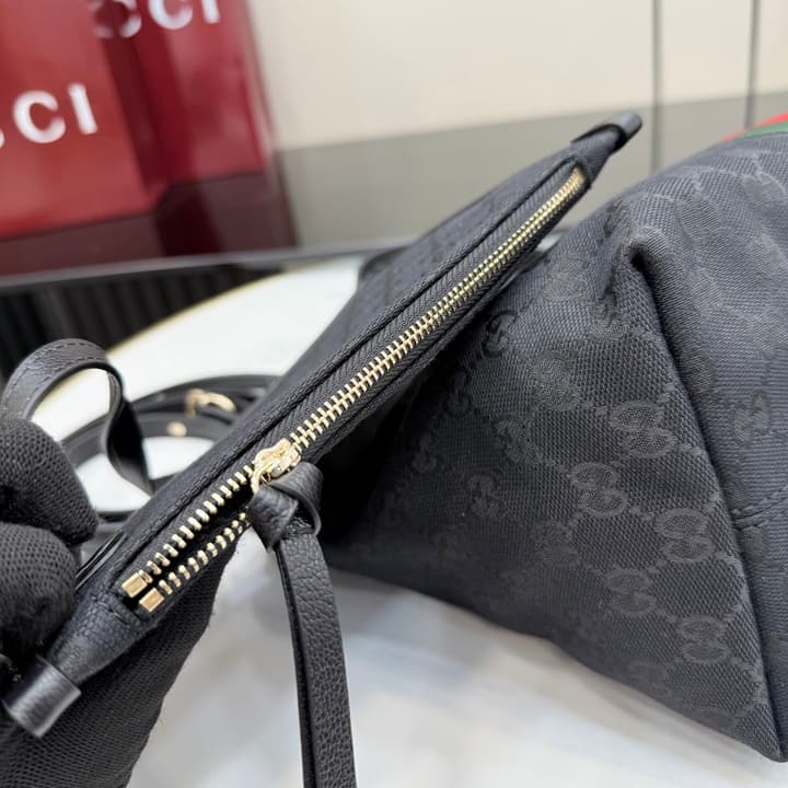 Gucci Giglio GG Canvas Handbag – 2026 Spring/Summer Collection in Black GG Canvas