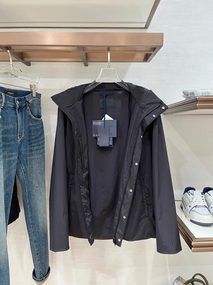 Prada Men's Detachable Hooded Re-Nylon Jacket – SS25 in Black Re-nylon Jacket
