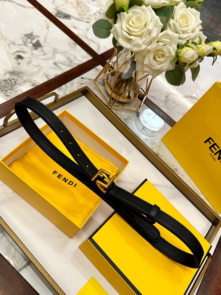 Fendi Classic Leather Belt – 2.5cm in Black Leather With Antique Gold Buckle