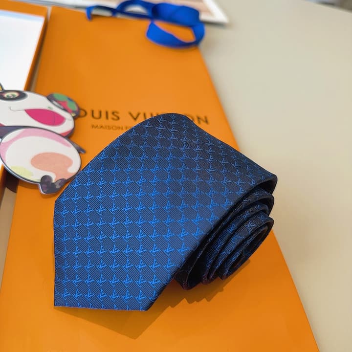 Louis Vuitton Fishnet Silk Tie in Black