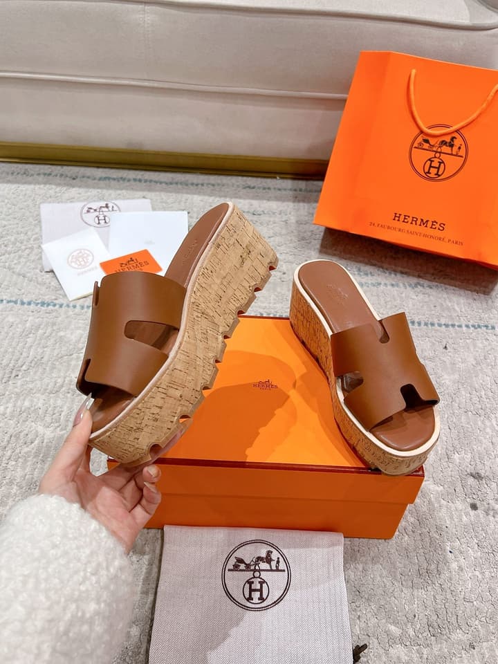 Hermès 2024 Spring/Summer Wedge Sandals – 2024 Spring/Summer Collection in White Leather