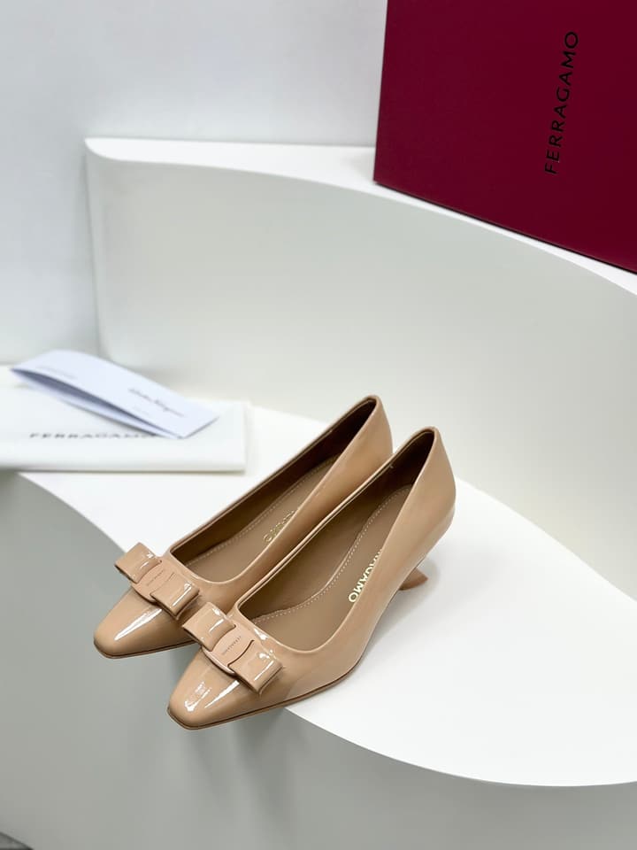 Ferragamo Vara Patent Leather Square Toe Pumps in Black Patent Leather (1cm Heel)