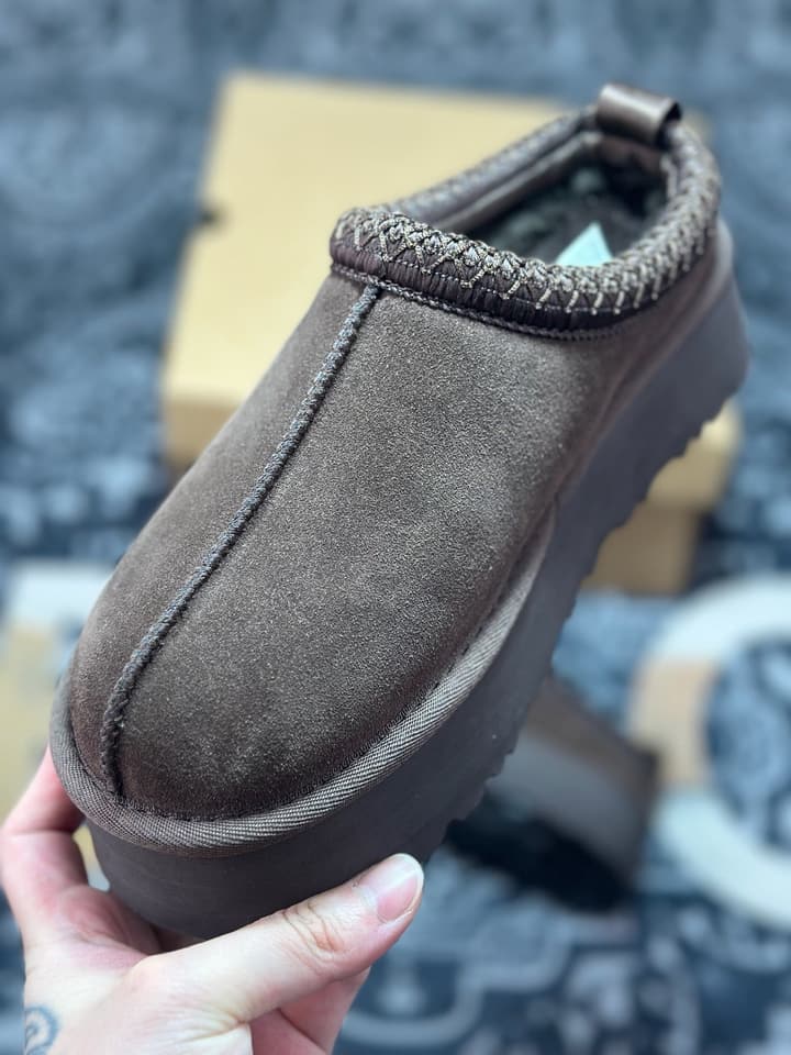 UGG Tazz Winter Platform Snow Boots in Taupe Suede Platform Slipper