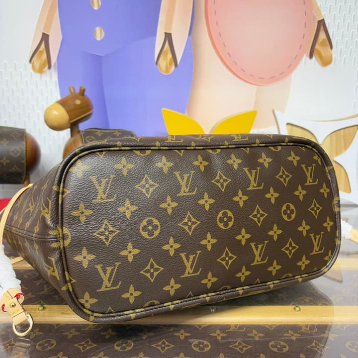 Louis Vuitton Neverfull Bandoulière Inside Out Tote Bag in Red