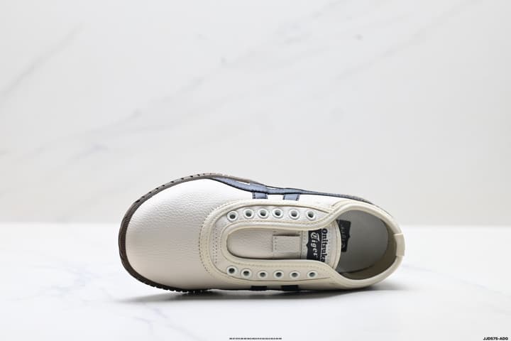 Onitsuka Tiger TSUNAHIKI Slip-On Casual Sneakers in Cream With Navy Stripes
