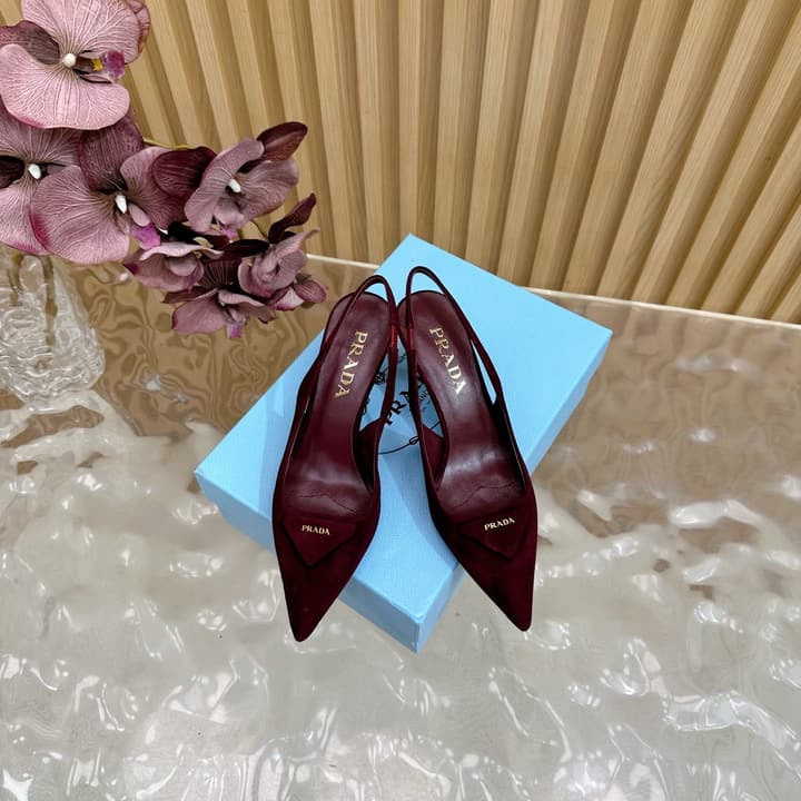 Prada 2025 Spring Pointed Toe Pumps in Matte Black