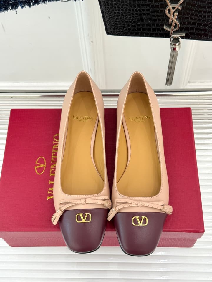Valentino VLogo Metal Buckle Ballet Flats – 25FW in Charcoal