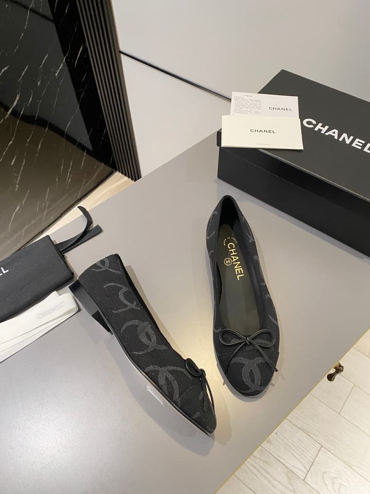 Chanel Classic Ballet Flats in Fuchsia Embossed