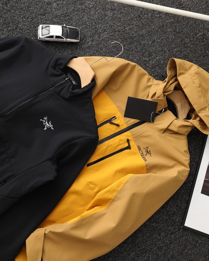 Arc'teryx 3-in-1 Detachable Windbreaker Jacket – 24FW in Black