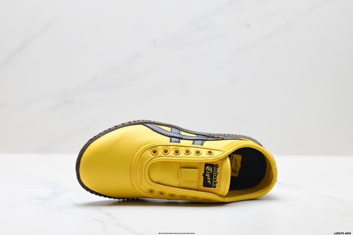 Onitsuka Tiger TSUNAHIKI Slip-On Casual Sneakers in Cream With Navy Stripes
