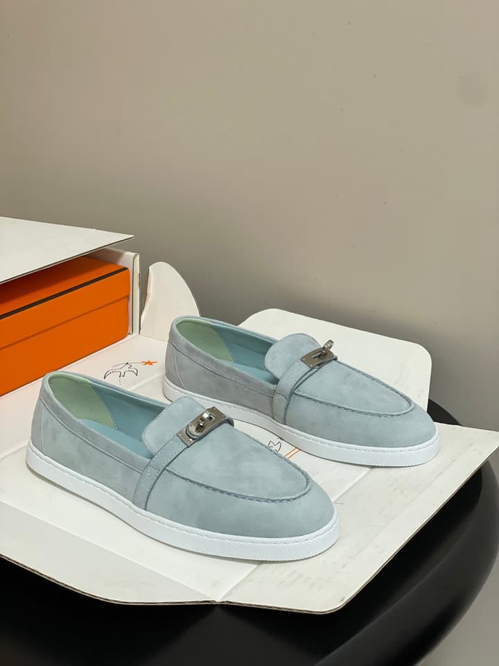 Hermès Mind Suede Kelly Buckle Loafers – 26S Spring/Summer Collection in Beige Suede