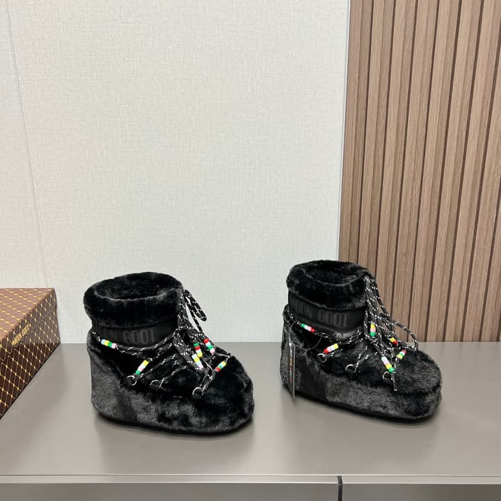 Moon Boot Y2K Fluffy Snow Boots – 2024FW in Cream Shearling
