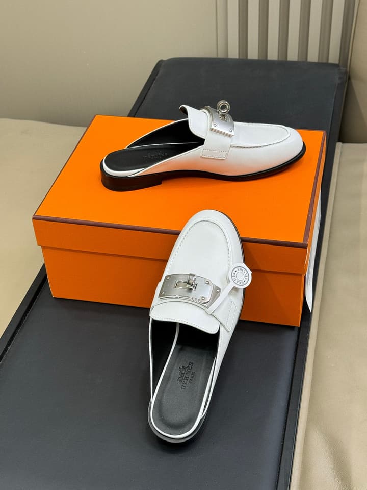 Hermes Kelly Wide Buckle Mules – 2025 Collection in Black