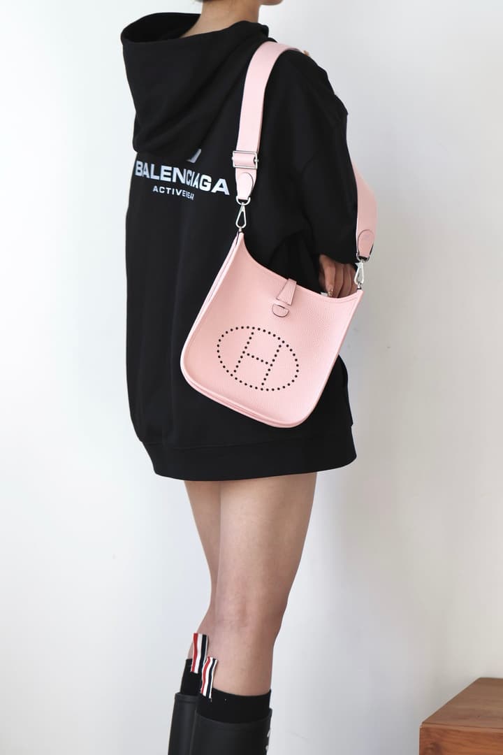 Hermès Evelyne 23 Shoulder Bag – Sakura Pink