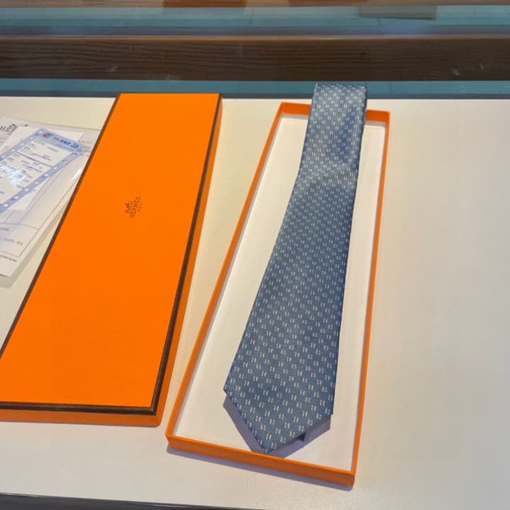 Hermès H-Letter Men's Silk Tie Series in Burgundy Microdot